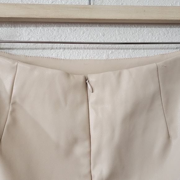 Haute Monde Faux Leather Mini Skirt Size L Cream Zip Closure Trendy Moto - Picture 4 of 8